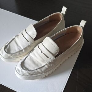 Vionic Women's Cream Loafers